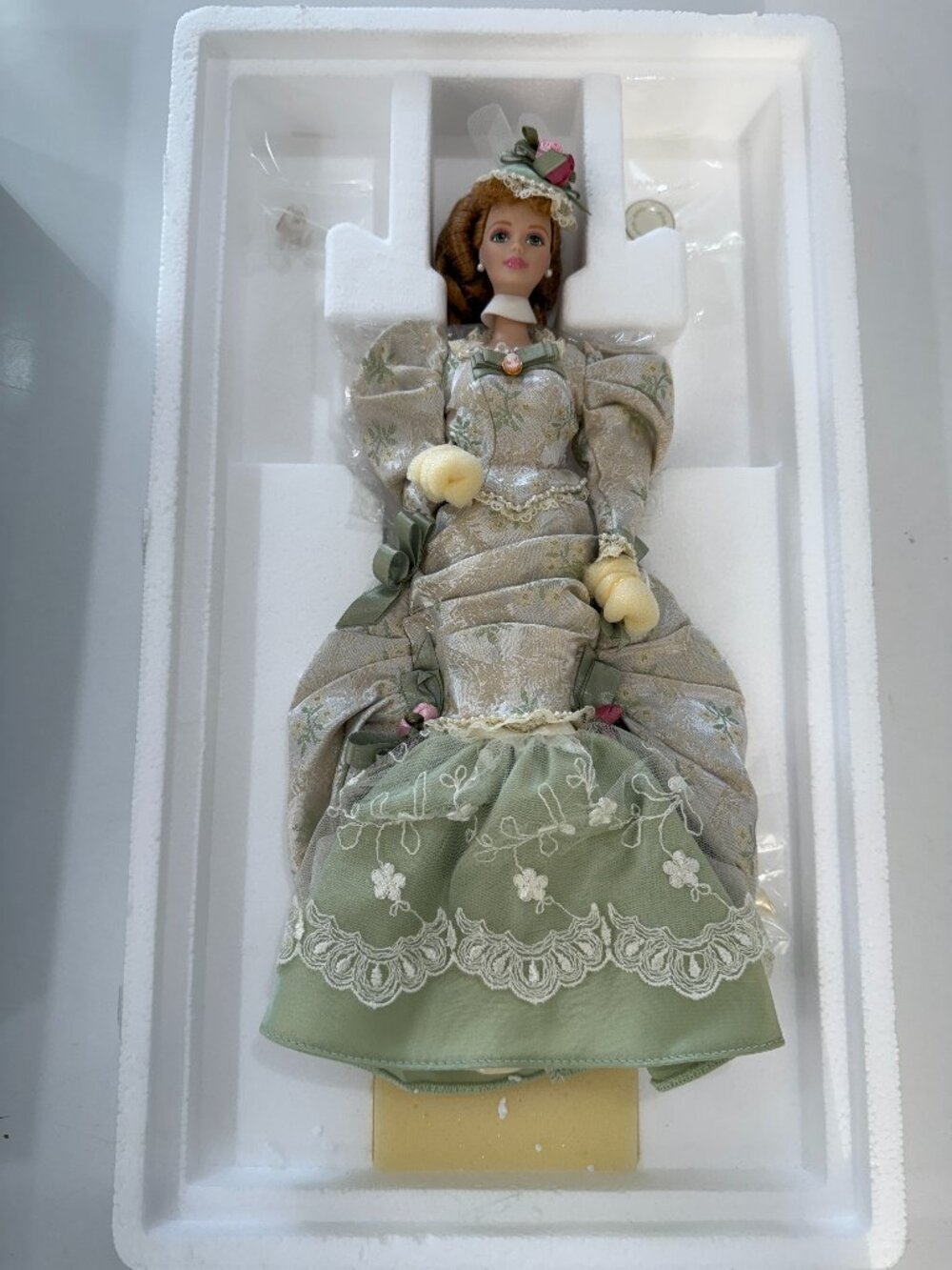 Mint Memories Barbie Victorian Tea Porcelain Collection 1998 NEW COA #08879 NWT